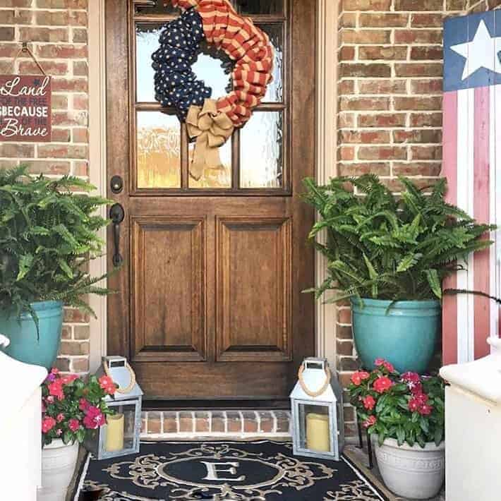 09 of  Pretty Patio Area With Wreath and Foliage