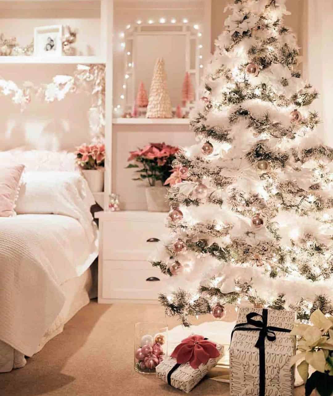 06 of  Glam Winter Bedroom Décor Ideas