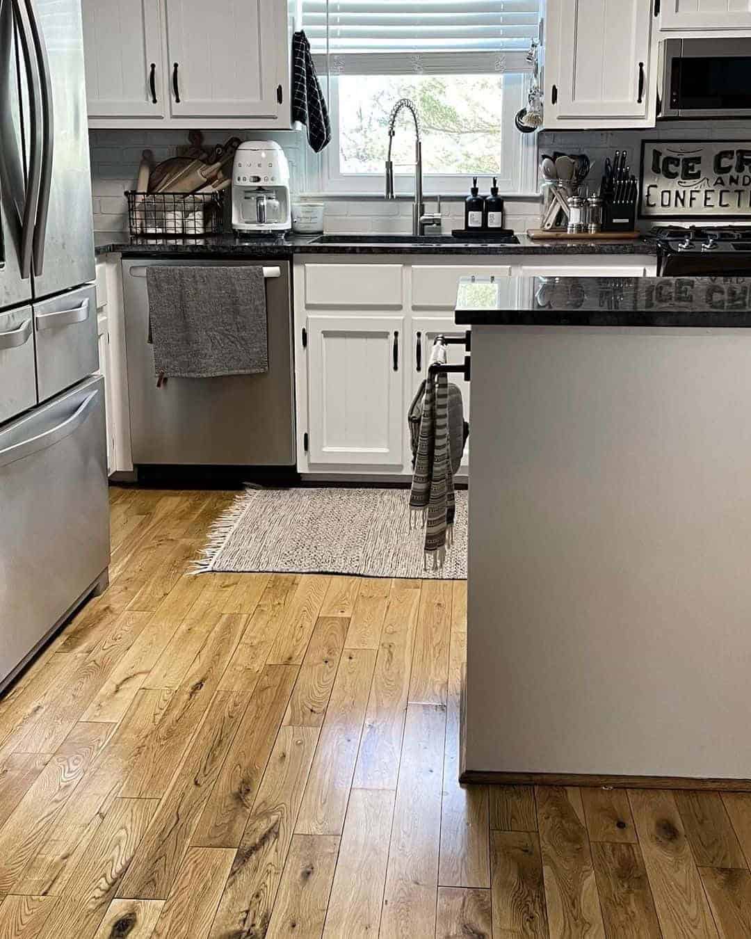 20 of  Modern Farmhouse Kitchen With Black Countertop