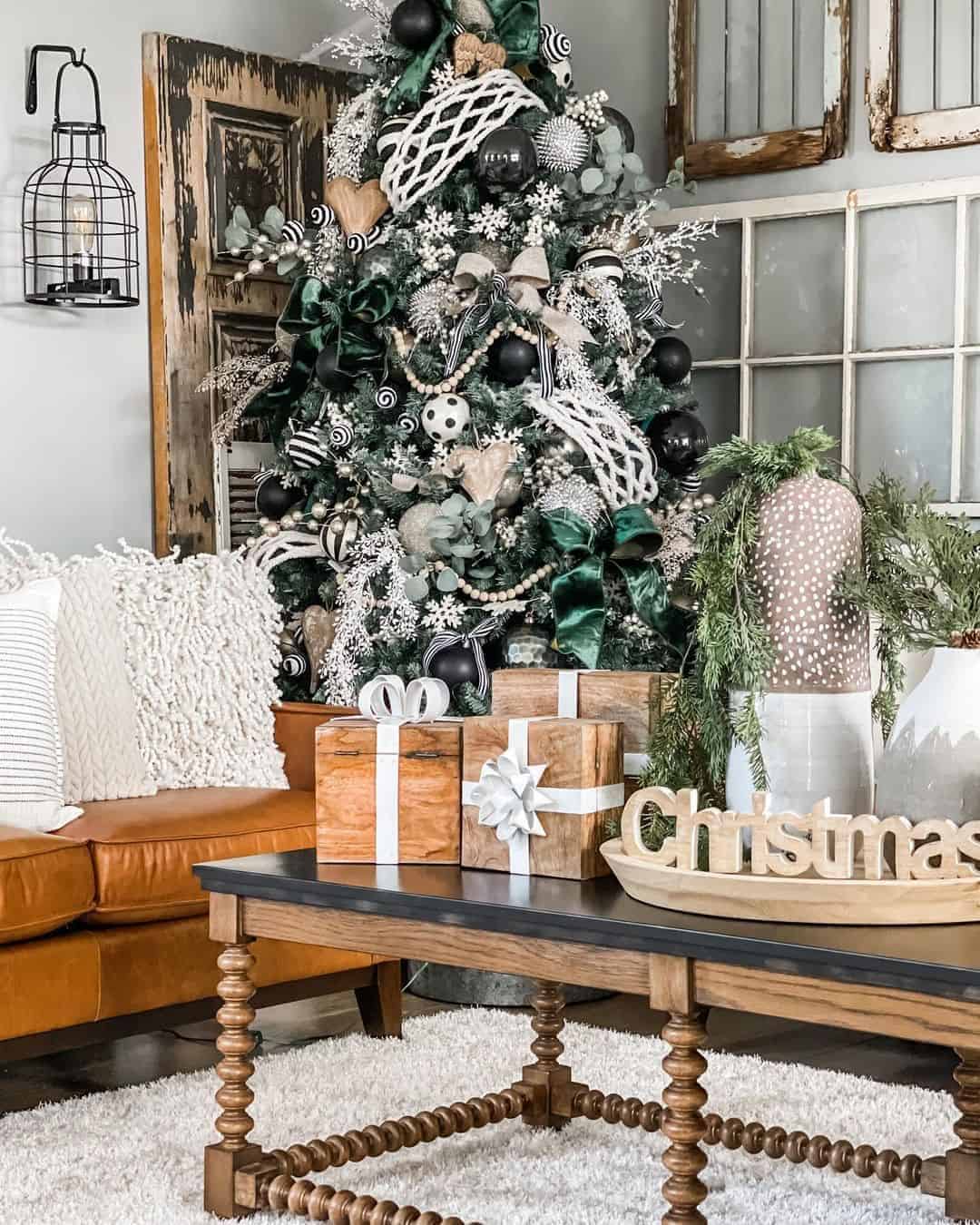 14 of  Rustic Living Room With Winter Decorations