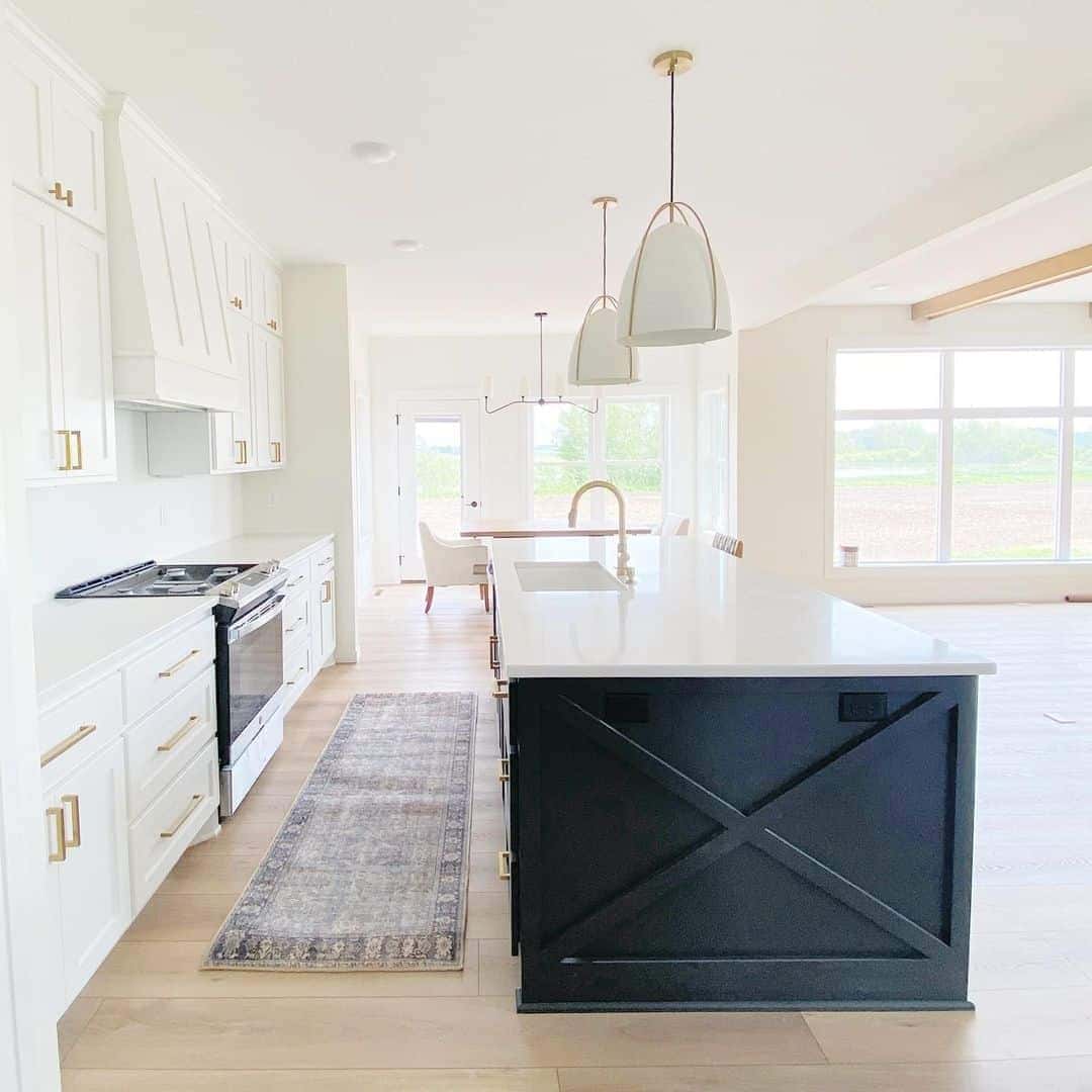 05 of  White Kitchen Cabinets With Gold Hardware