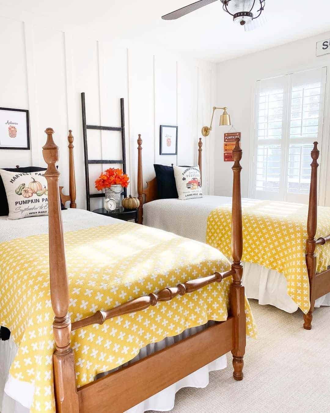 09 of  Bright Four Poster Beds in One Small Room