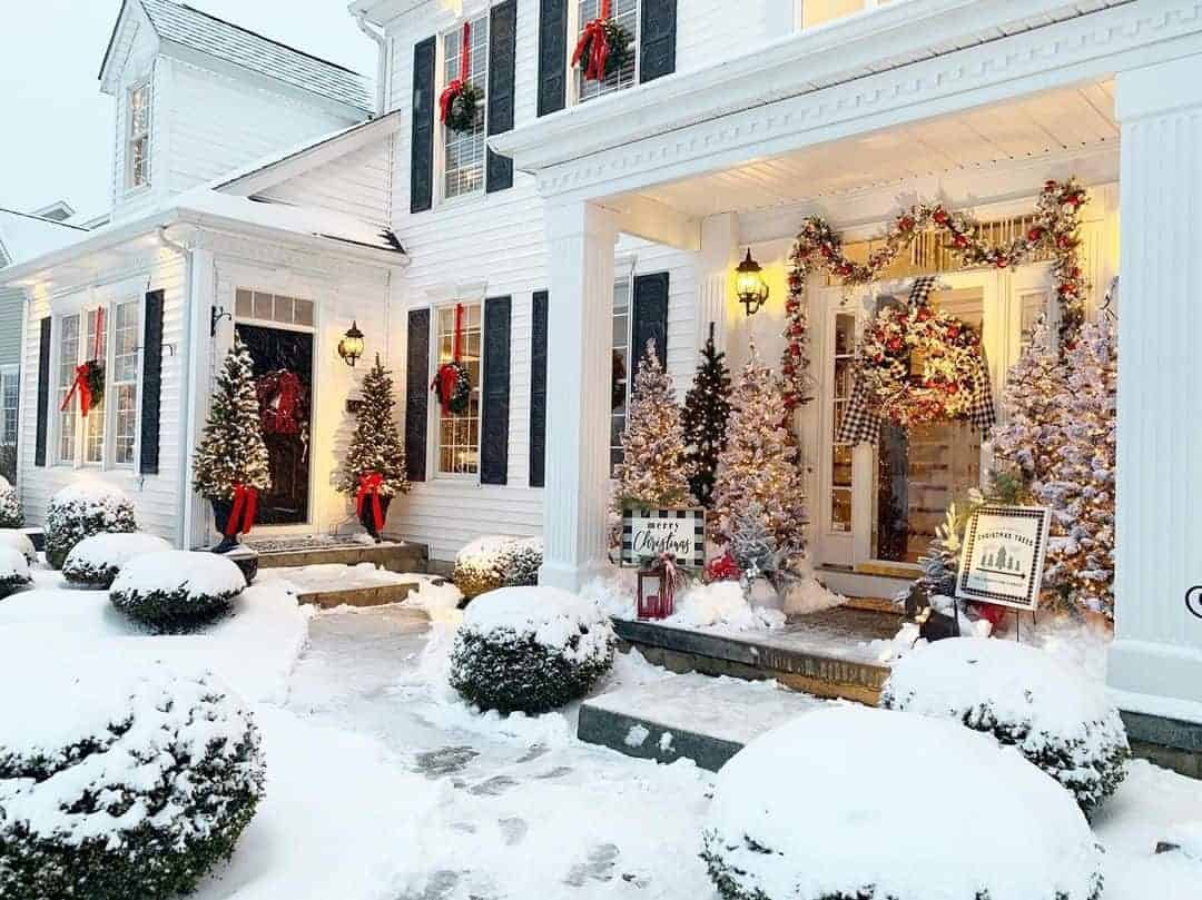 29 of  Classic and Lively Winter Porch Décor