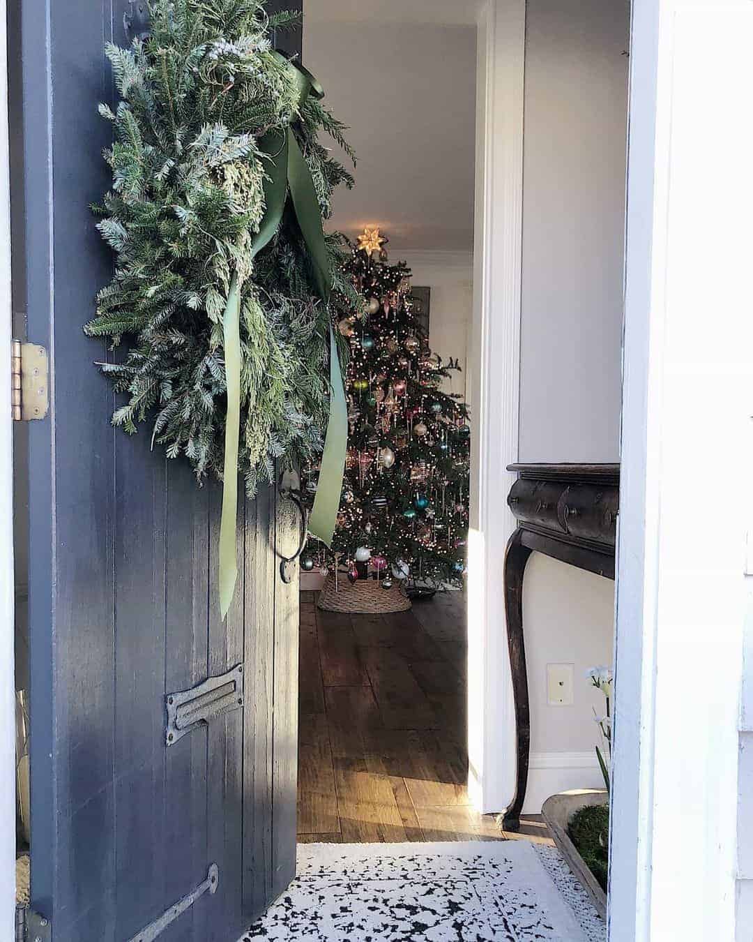 16 of  Rustic Winter Front Door Décor