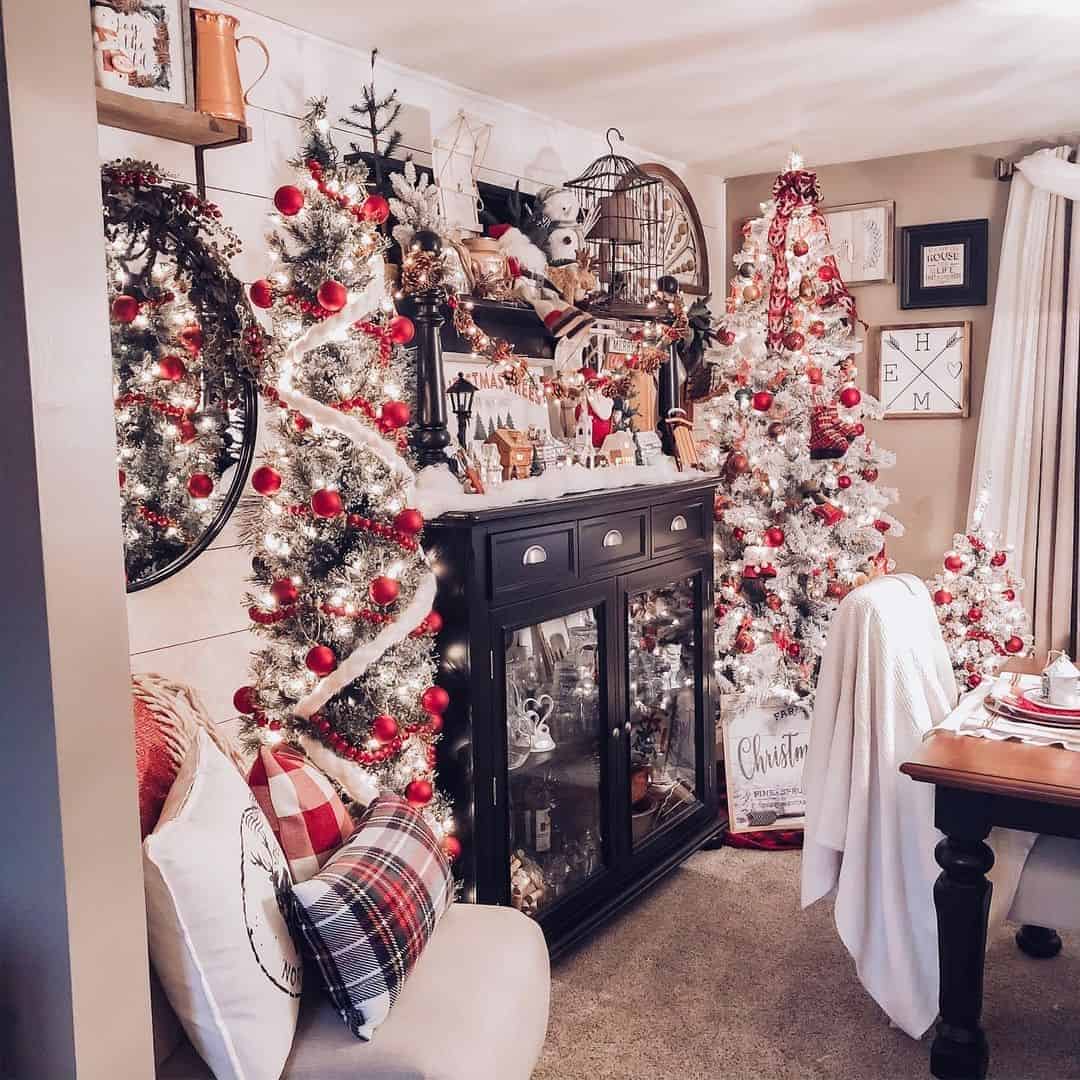 24 of  Red and White Themed Winter Cottage Dining Area