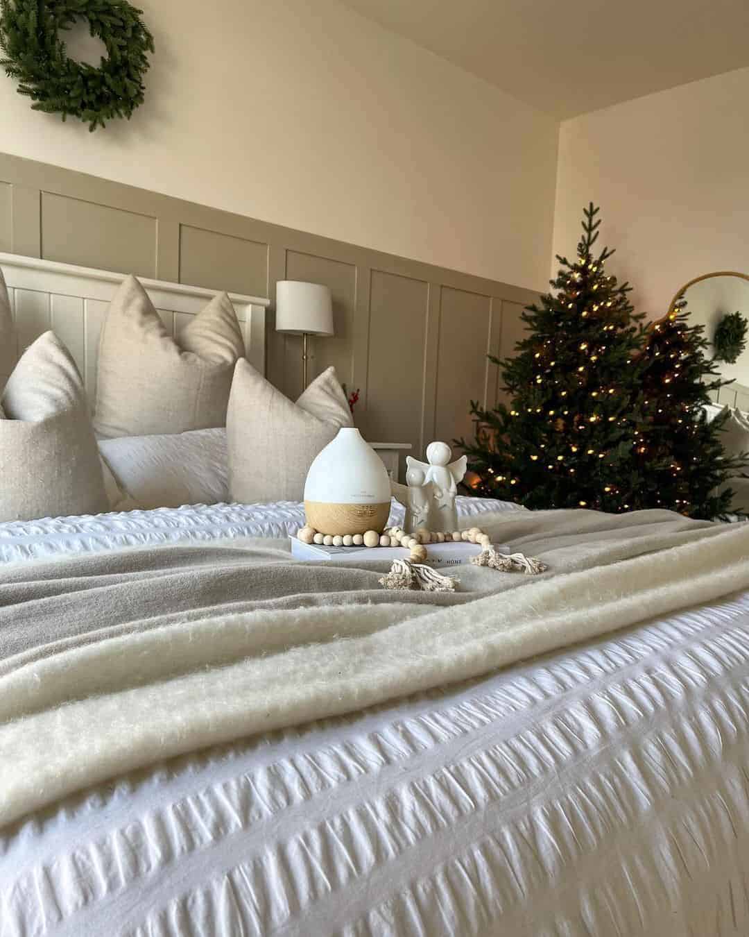 04 of  Modern Minimalist Holiday Suite