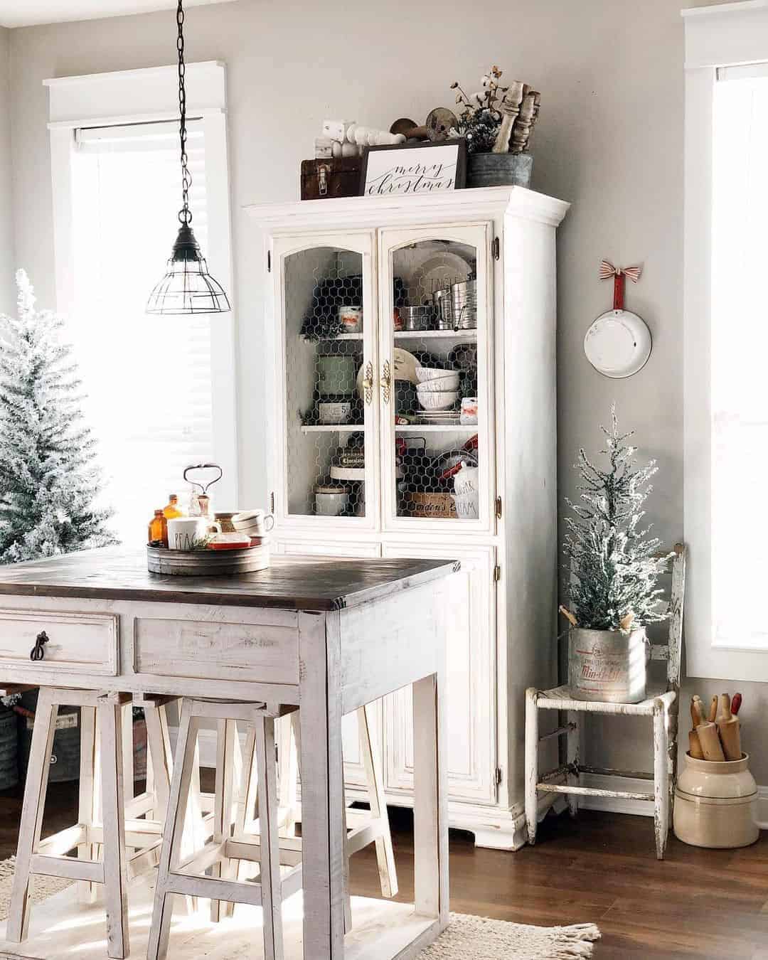 29 of  Cozy Farmhouse-styled Dining Room