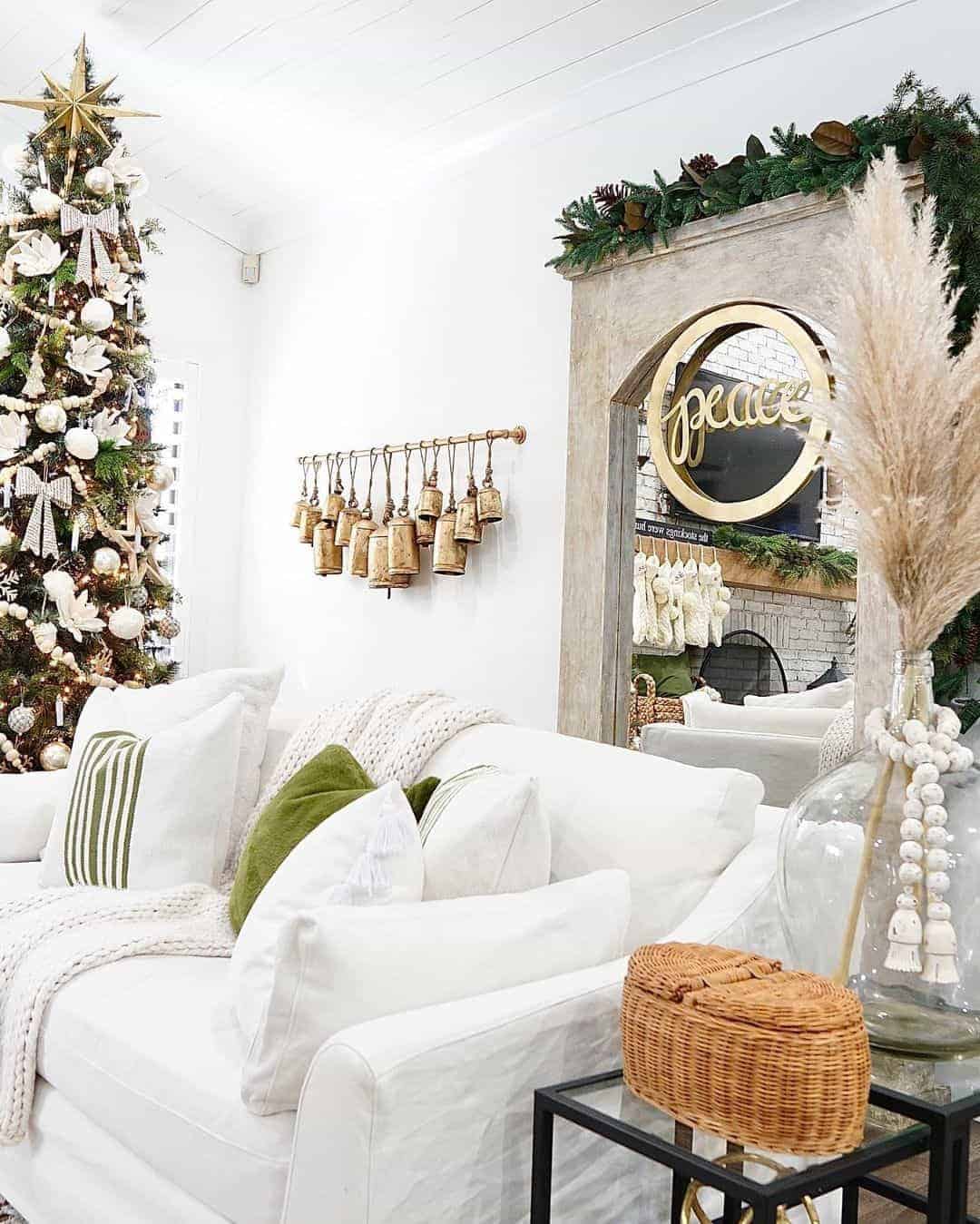 17 of  Living Room Decked Out With Winter Décor