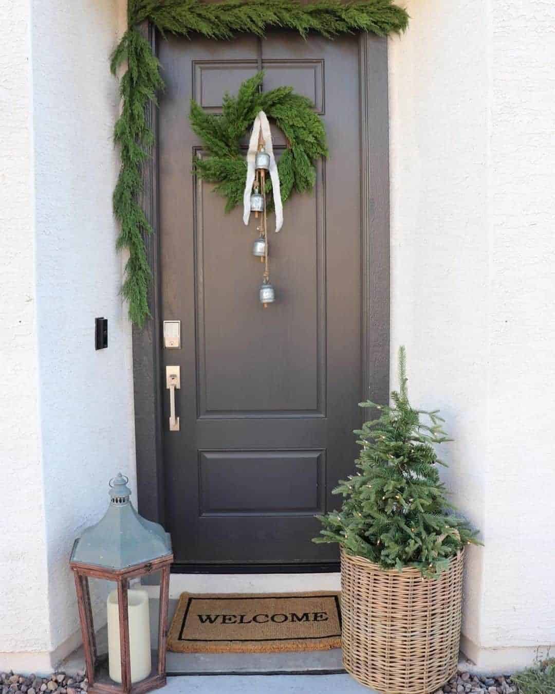 19 of  Natural and Minimalist Winter Porch Décor