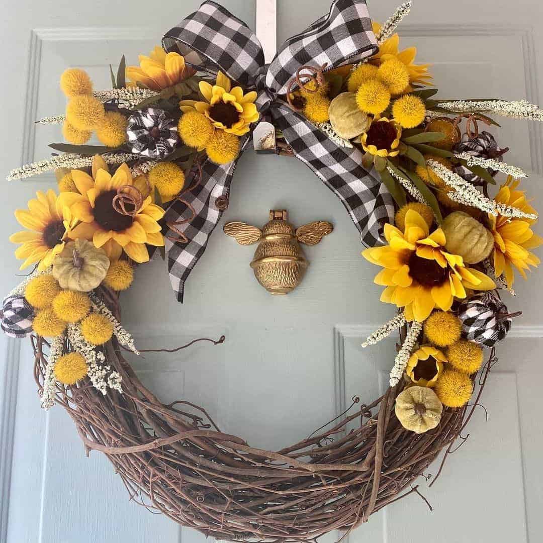 33 of  An Eye-catching Wreath