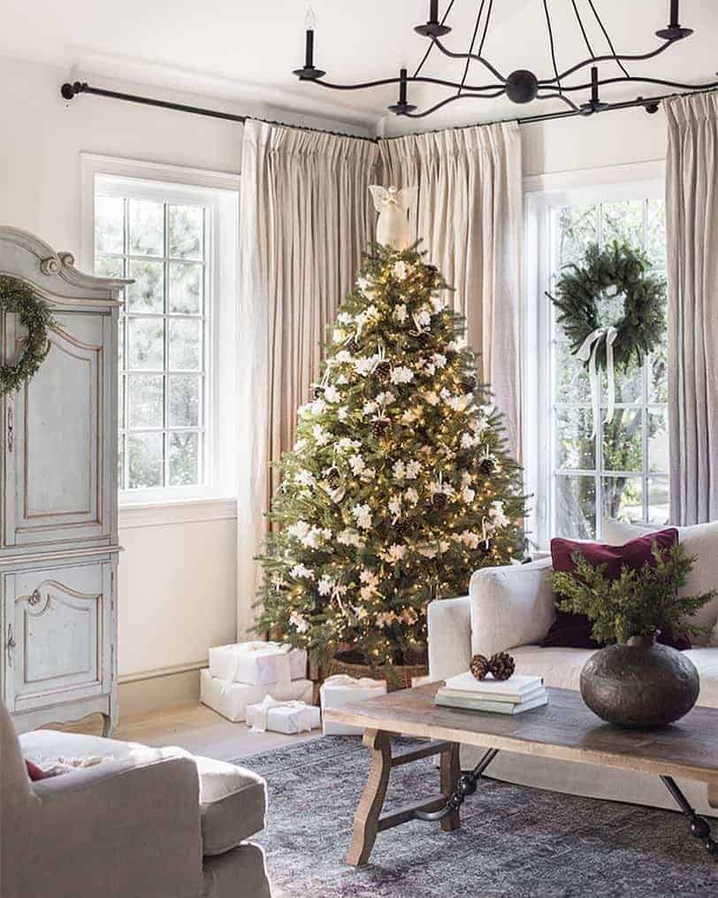 19 of  Neutral Living Room With Christmas Wreaths