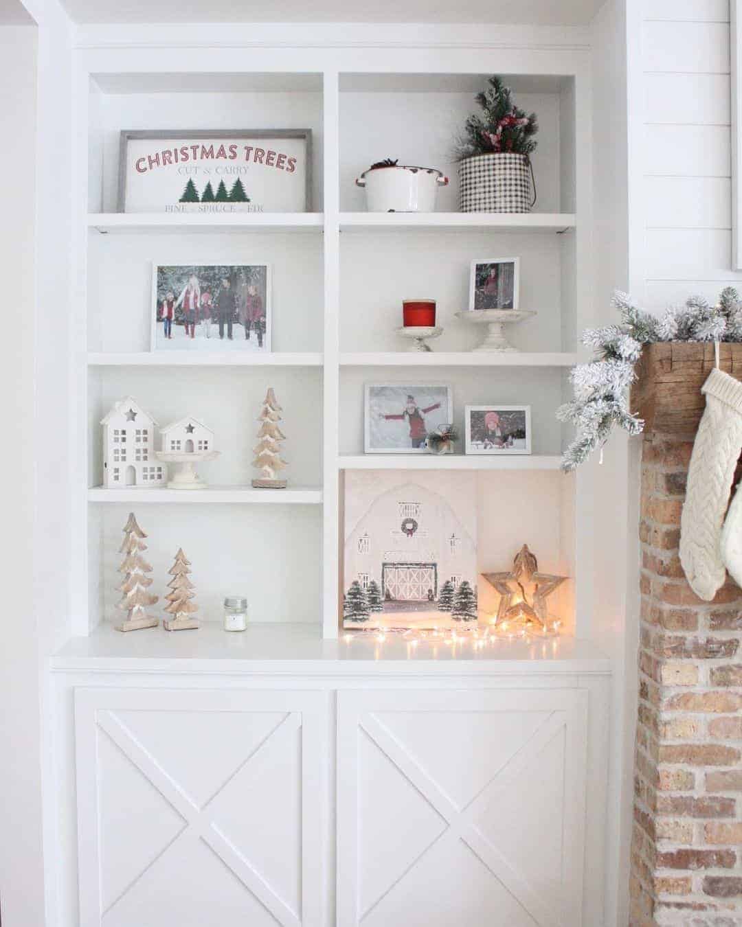 07 of  Festive White Farmhouse Living Room