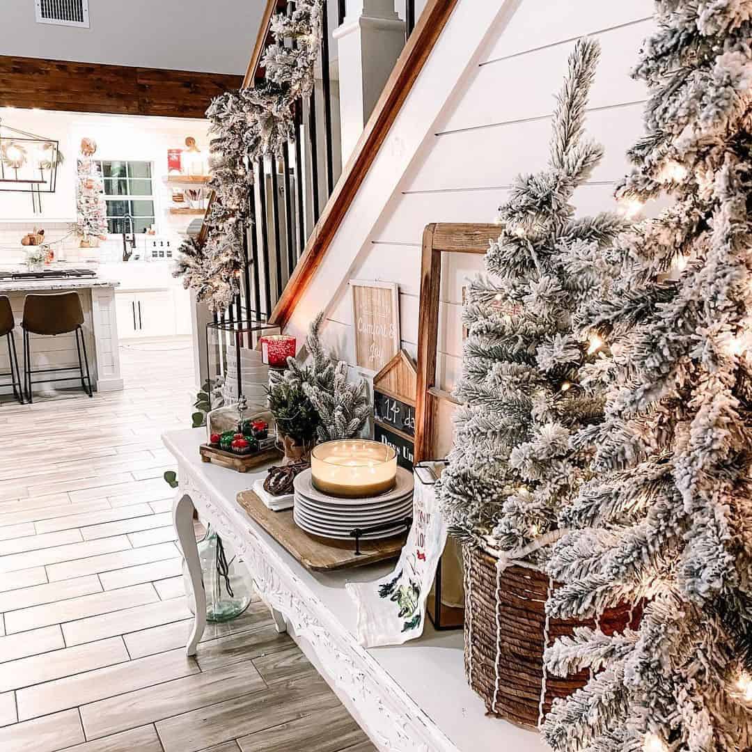 31 of  Rustic Farmhouse Holiday Wonderland Entry Ideas