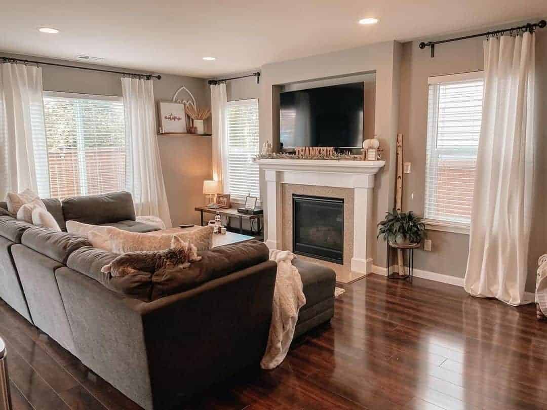 09 of  Comforting Warm Tones in Cozy Living Room