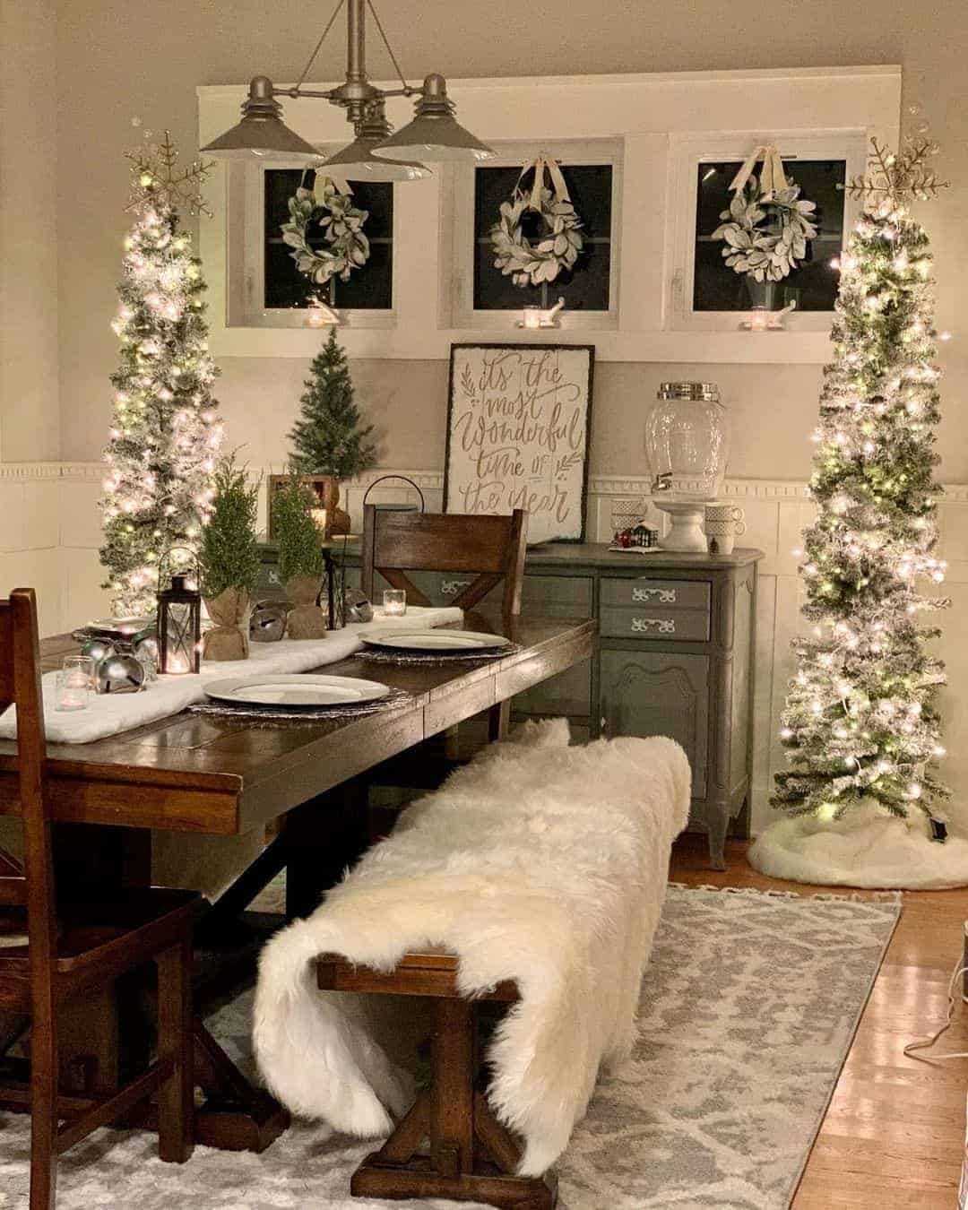 07 of  Winter Glam Décor Inspiration for the Dining Room