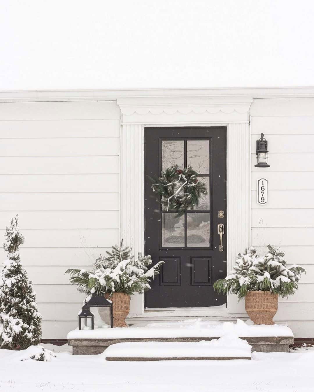 07 of  Classy Winter Greens for Black and White Entrance